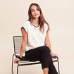Pull ajour&eacute; sans manches col rond ecru femme