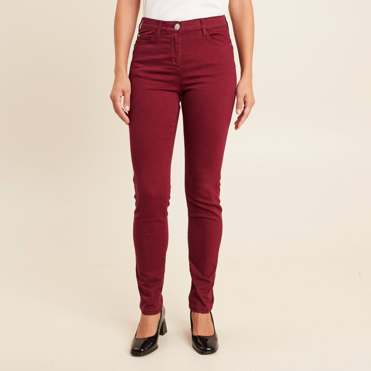 Jean magique L'Unique coupe ajust&eacute;e bordeaux femme