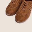 Basket semelle fine aspect daim marron fonc&eacute; femme