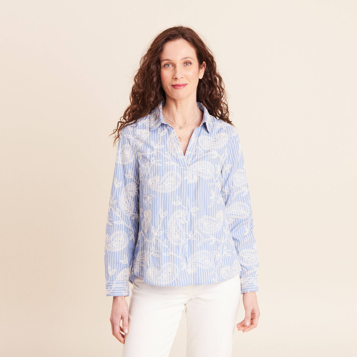 Blouse ample manches longues brod&eacute;e bleu ciel femme