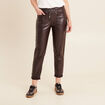Pantalon coupe mom simili cuir marron fonc&eacute; femme