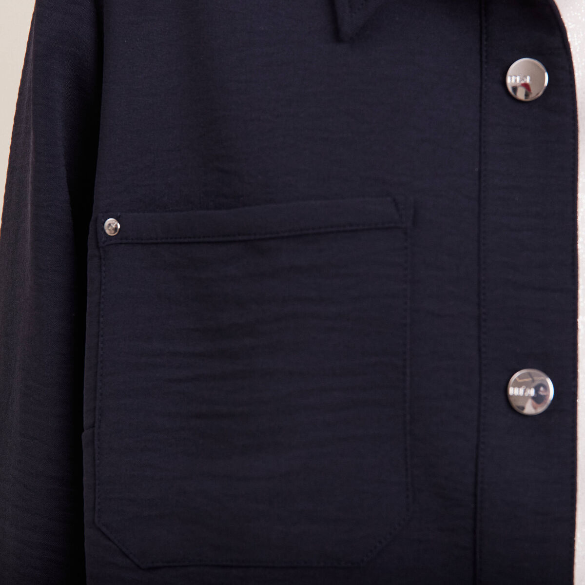Veste cintr&eacute;e boutonn&eacute;e bleu fonc&eacute; femme