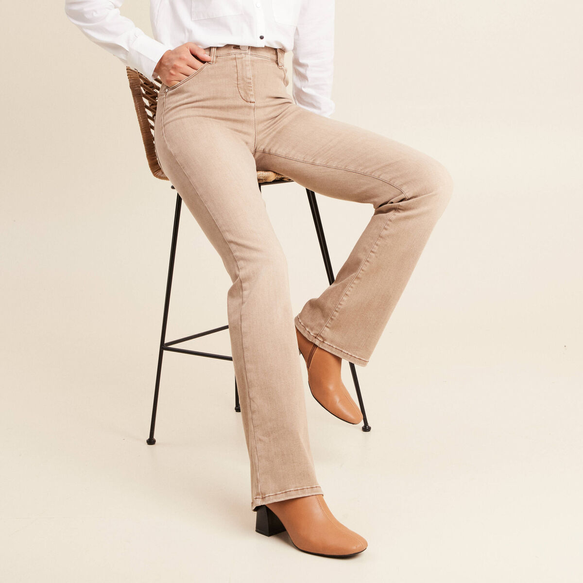 Jean magique L'Unique coupe bootcut denim beige femme