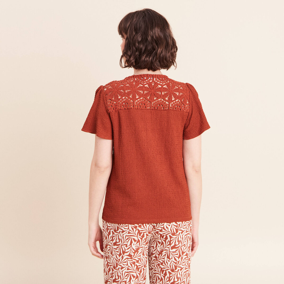 T-shirt manches courtes marron fonc&eacute; femme