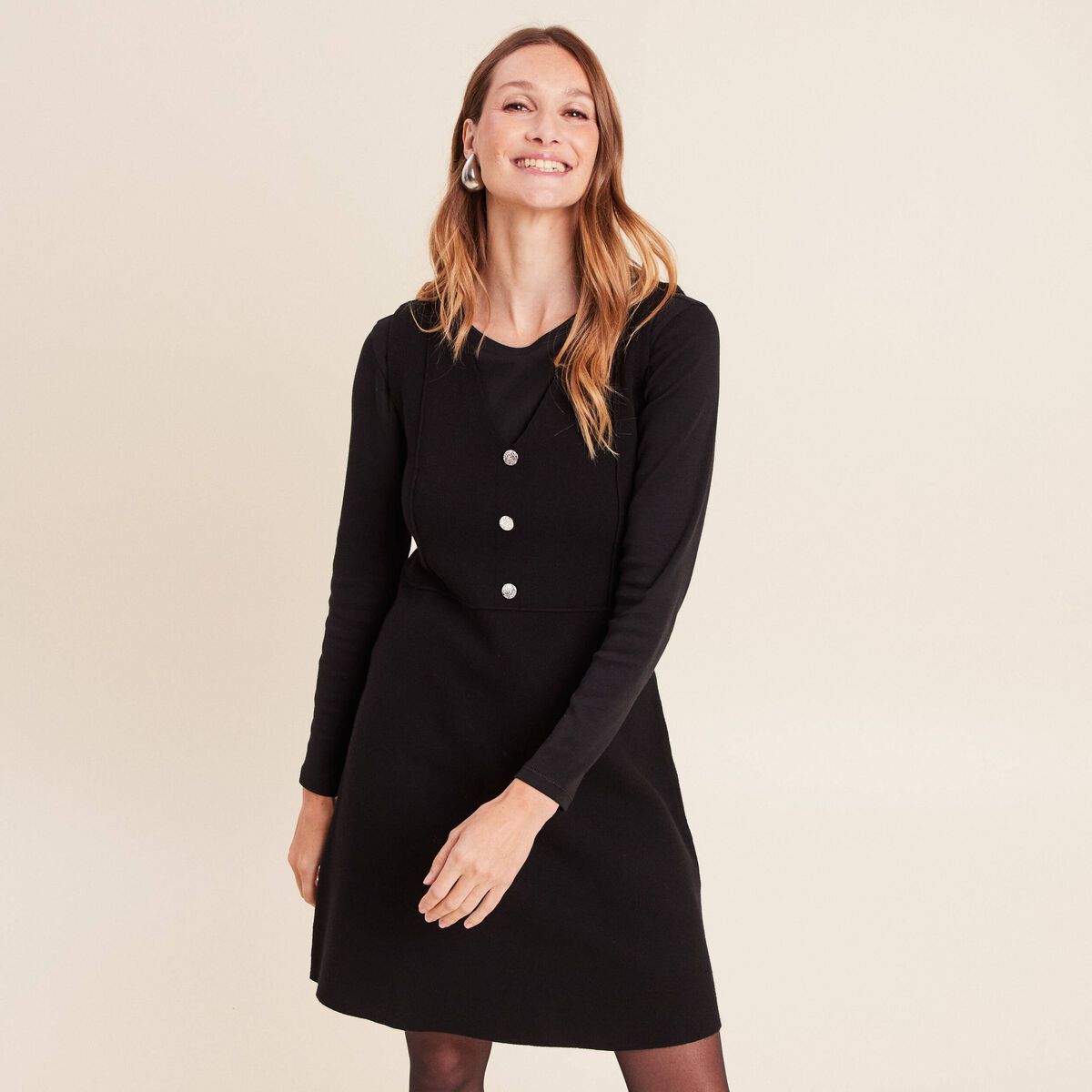 Robe courte &eacute;vas&eacute;e col v sans manches noir femme