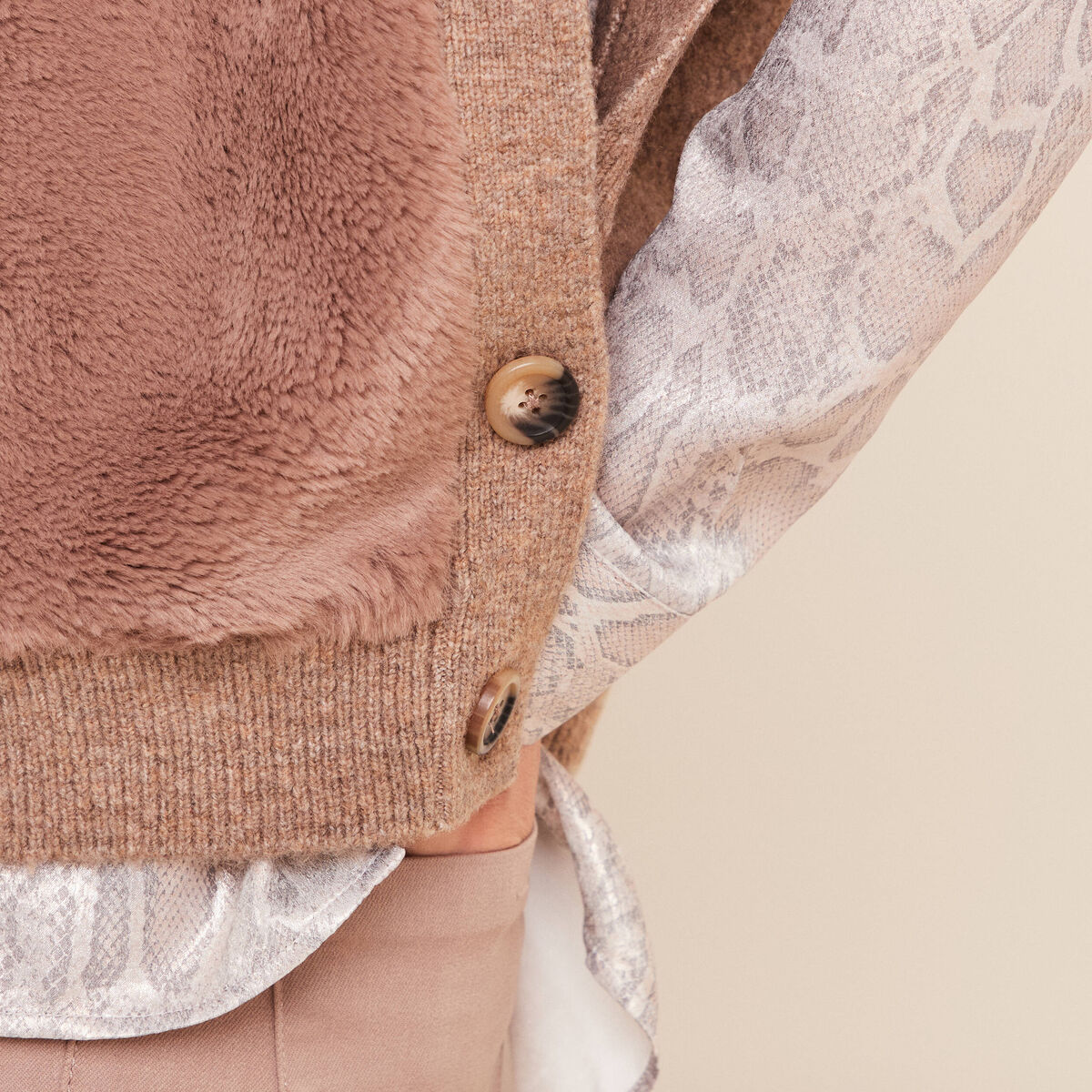 Pull sans manches col roul&eacute; marron femme