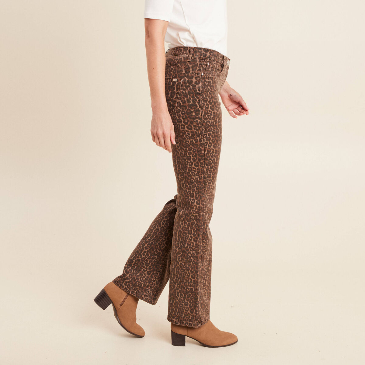 Pantalon magique L'Unique coupe bootcut marron cognac femme