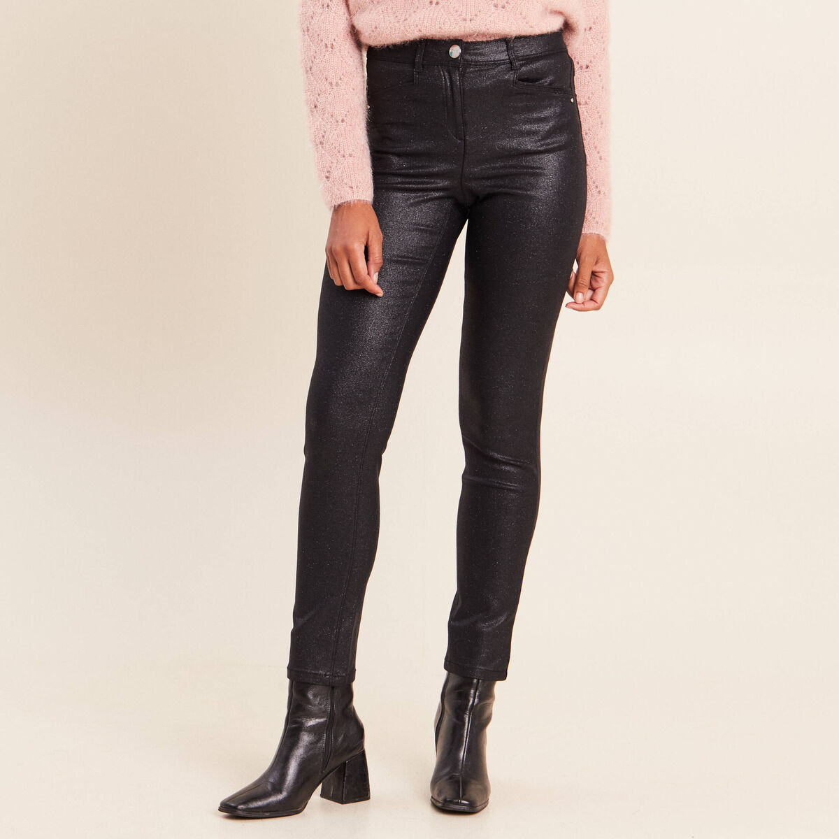 Pantalon iris&eacute; en similicuir noir femme
