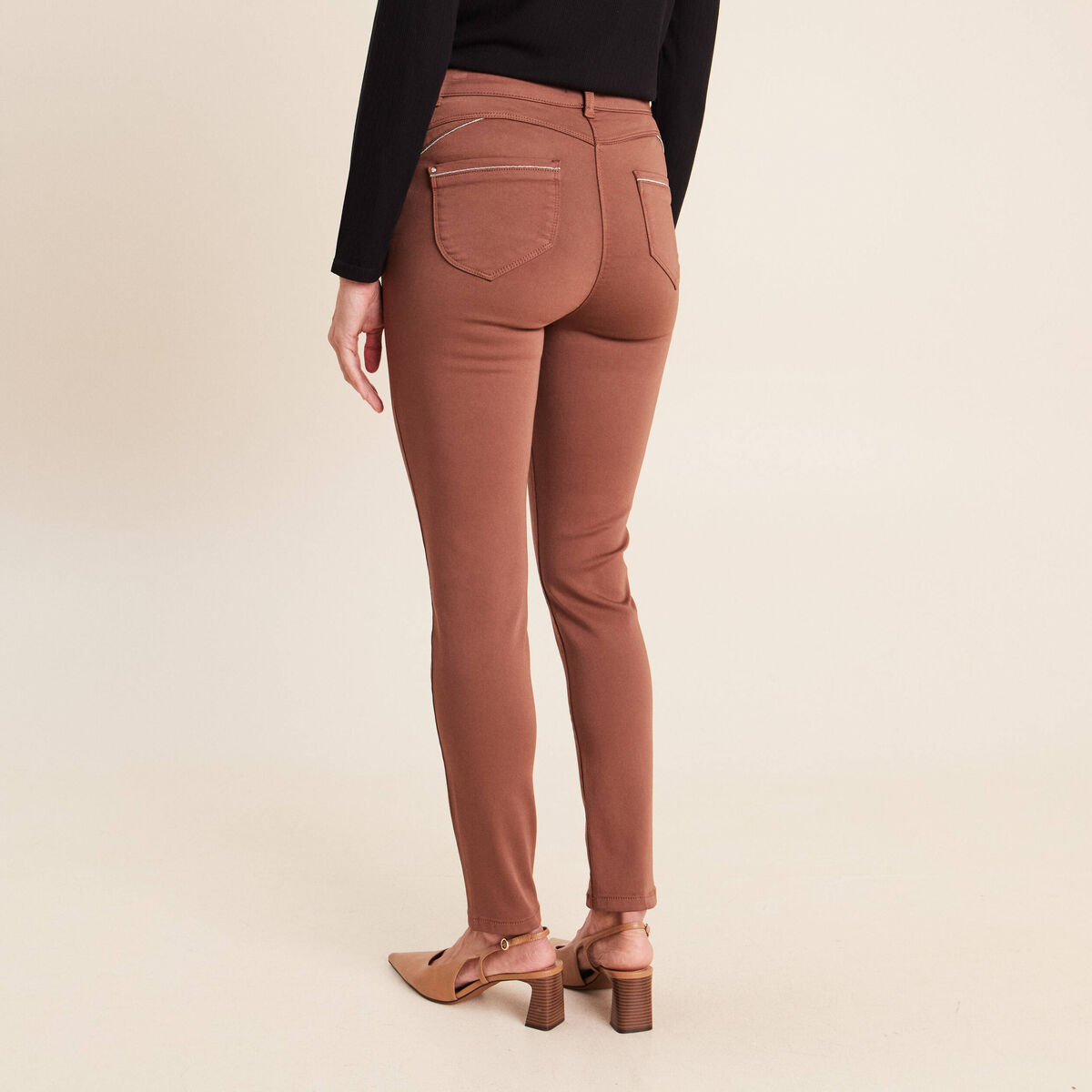Pantalon coupe ajust&eacute;e taille haute marron femme
