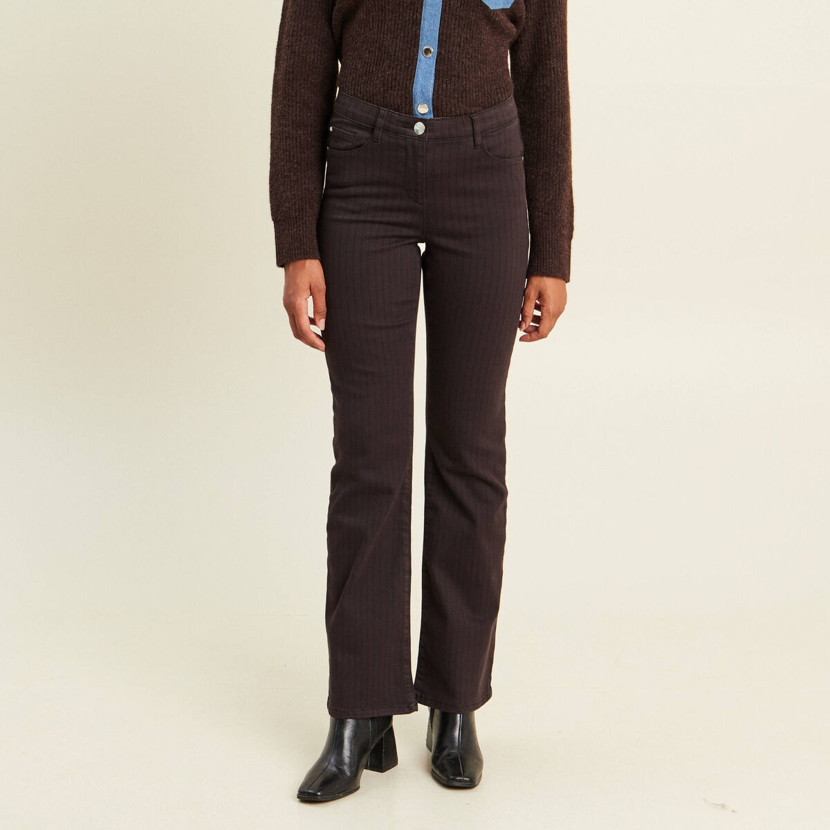 Pantalon magique L'Unique coupe bootcut marron fonc&eacute; femme