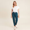 Pantalon coupe mom 7/8&egrave;me bleu canard femme
