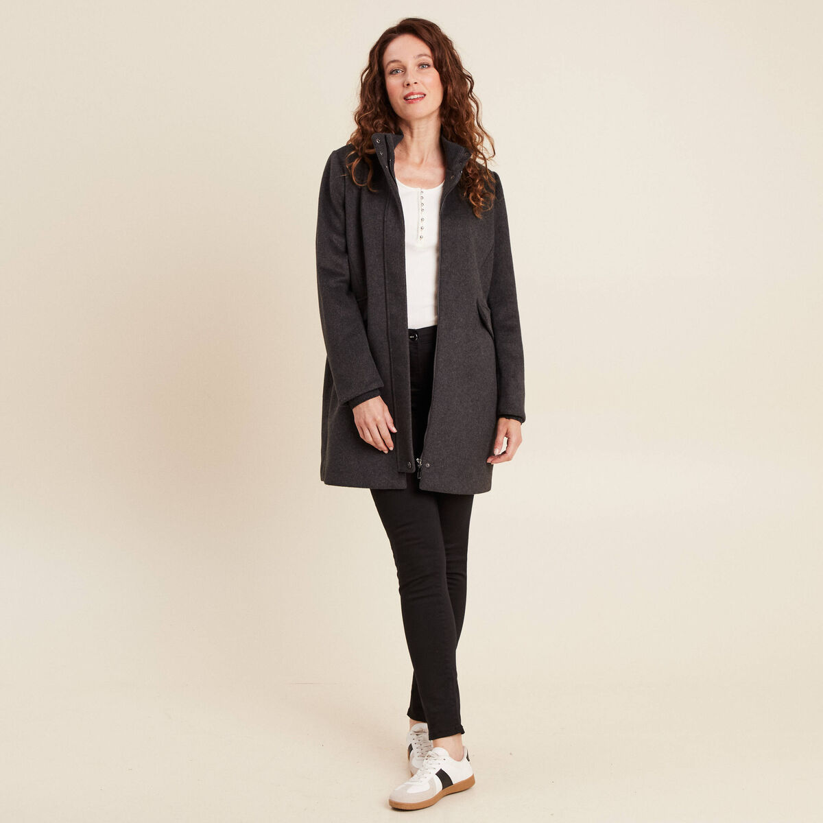 Manteau col montant doubl&eacute; gris fonc&eacute; femme