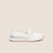 Mocassins d&eacute;tail cha&icirc;ne blanc femme