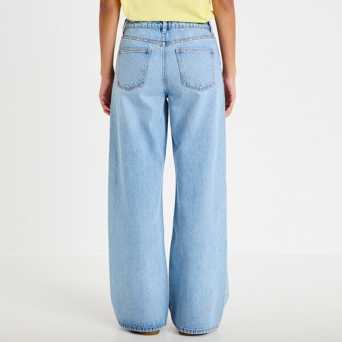 Jean d&eacute;tails clout&eacute;s denim bleach femme