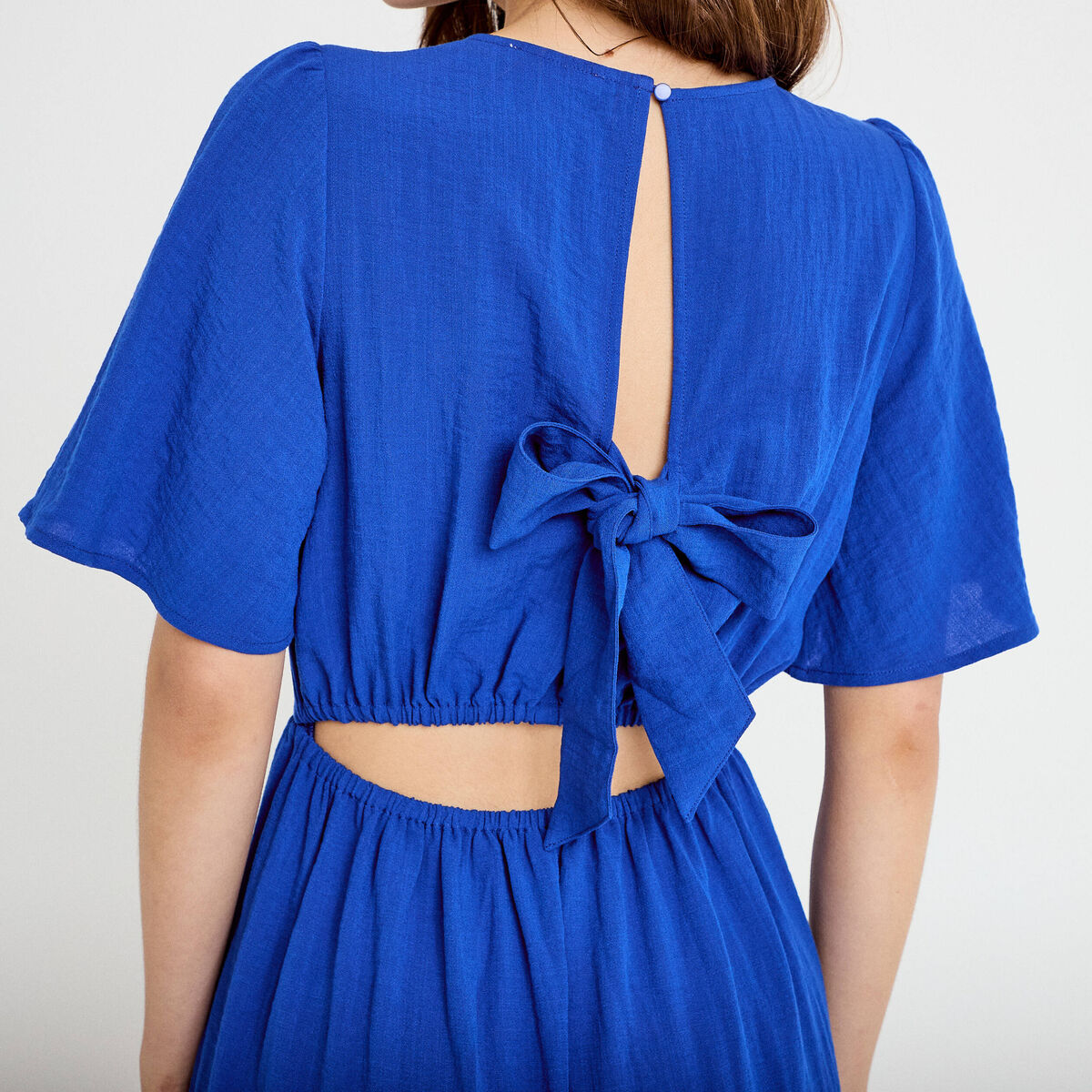 Robe &eacute;vas&eacute;e col v bleu electrique femme