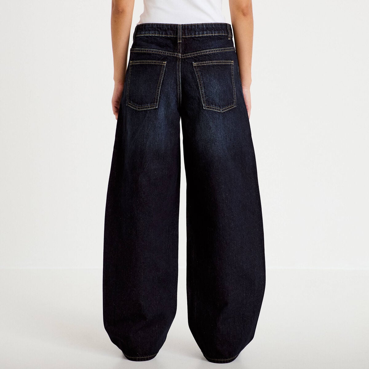 Jean coupe large denim brut femme