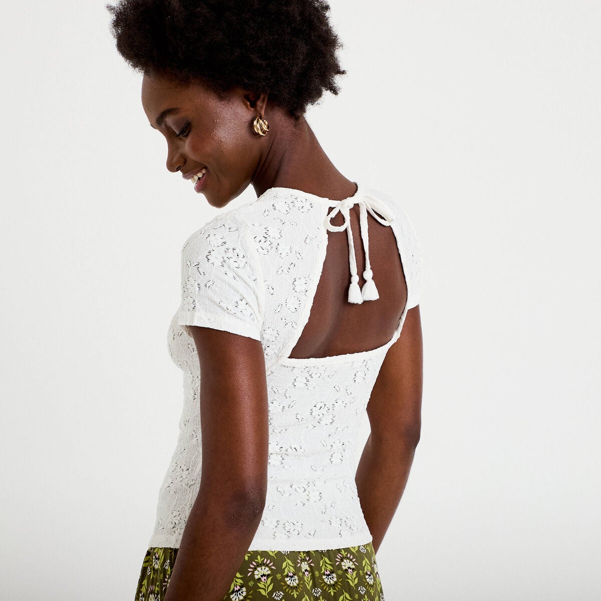 T-shirt ajust&eacute; &agrave; relief manches courtes ecru femme
