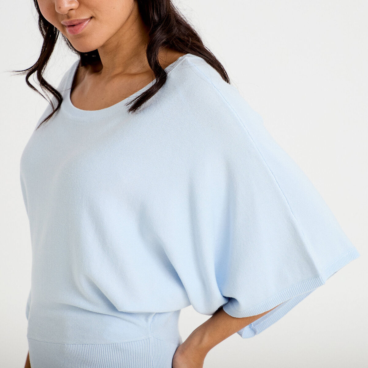 Pull ample manches courtes col rond bleu ciel femme