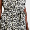 Robe courte &eacute;vas&eacute;e col v manches courtes noir femme