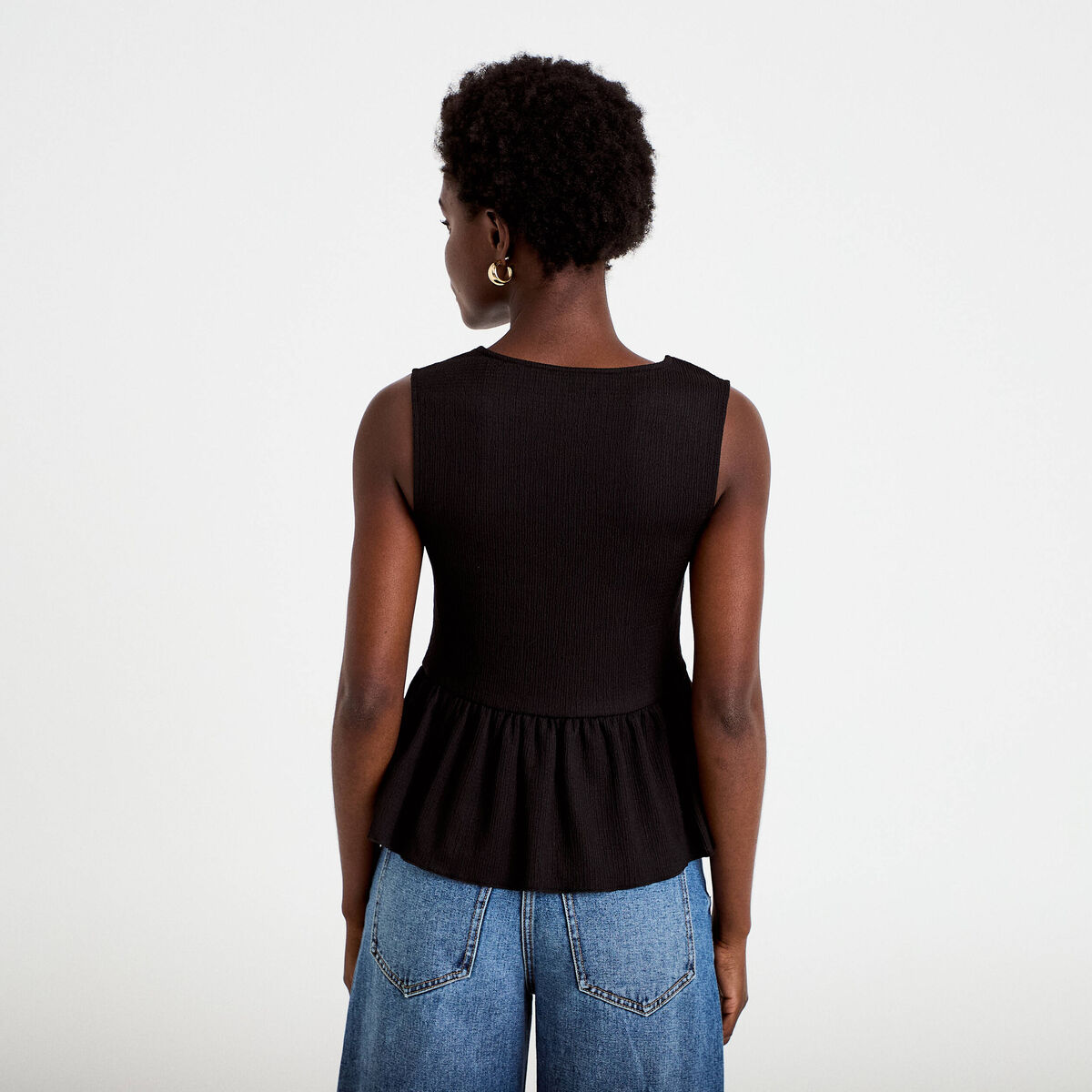 Blouse cintr&eacute;e sans manches col v noir femme