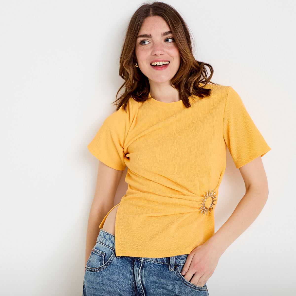 T-shirt cintr&eacute; col rond manches courtes orange clair femme