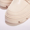 Mocassins crantés avec chaînes sable femme