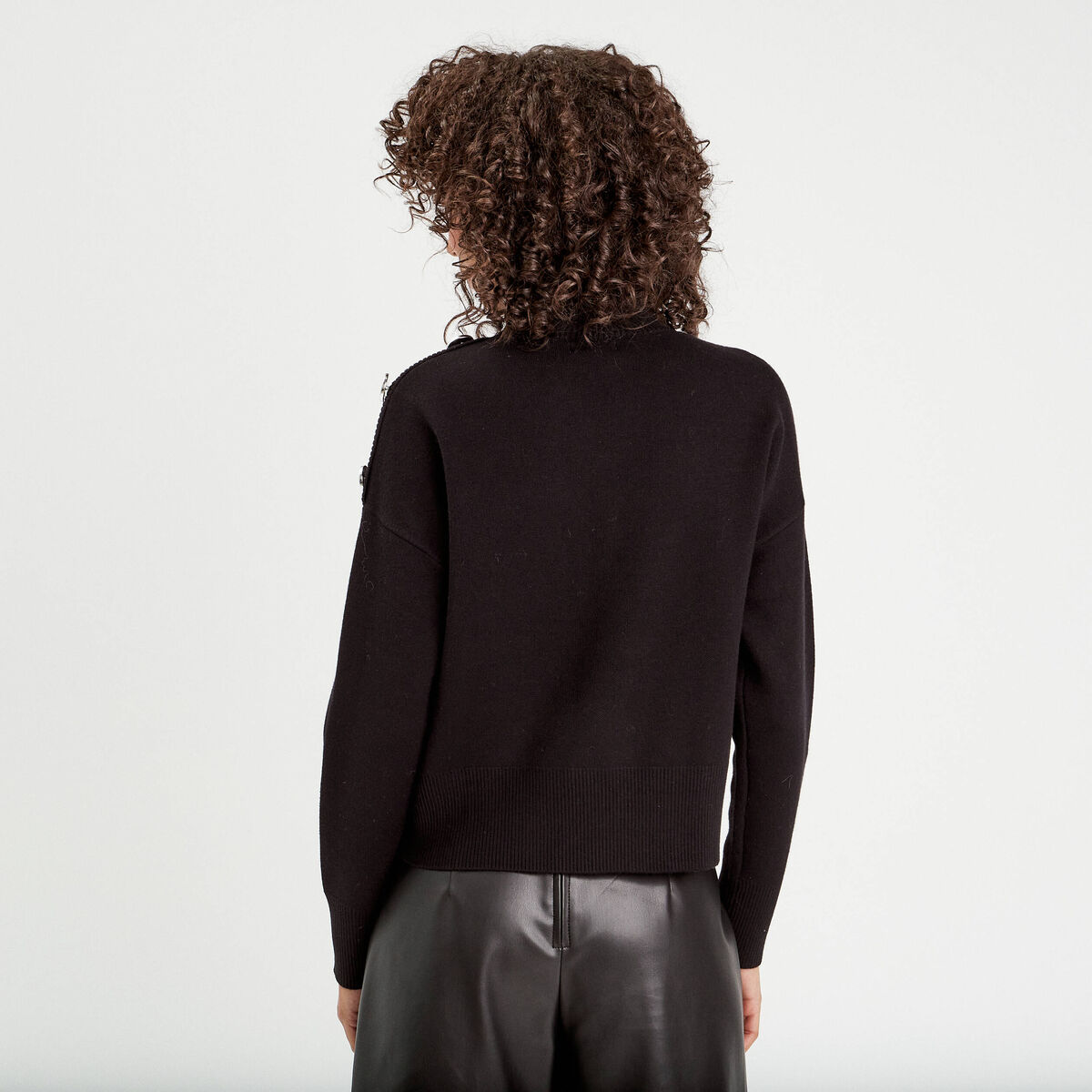 Pull col montant boutons noir femme