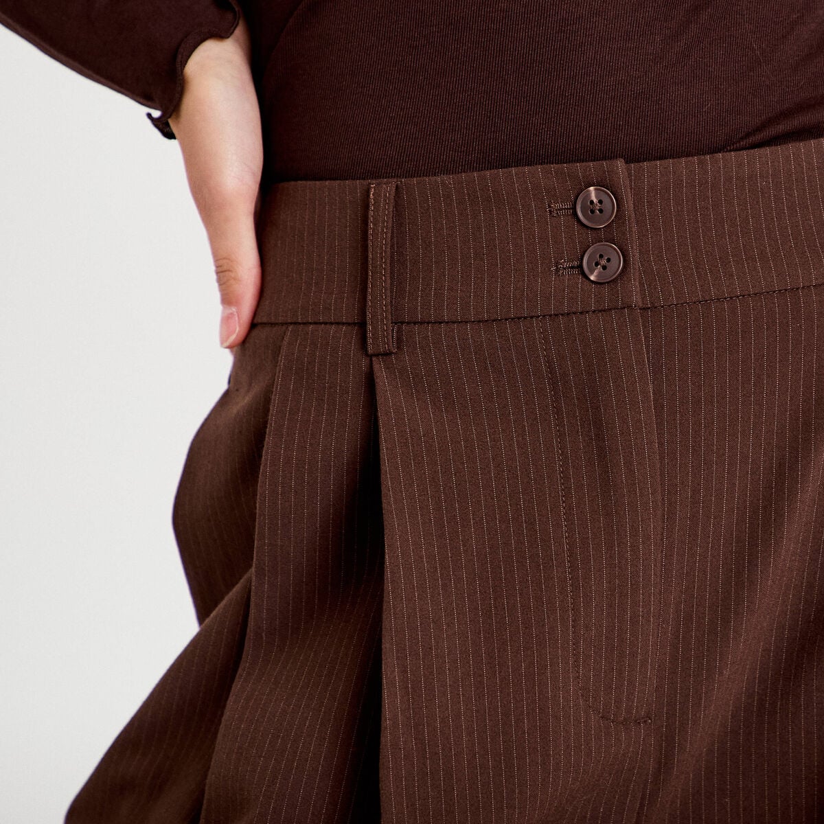 Pantalon large &agrave; pinces marron femme