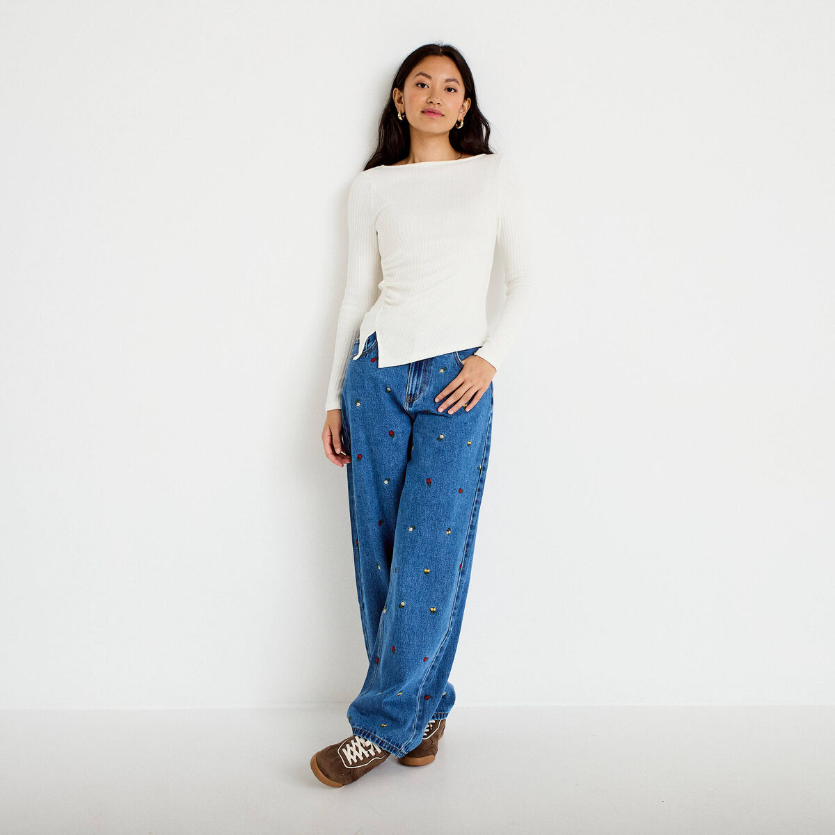 Jean barrel avec broderie bleu femme