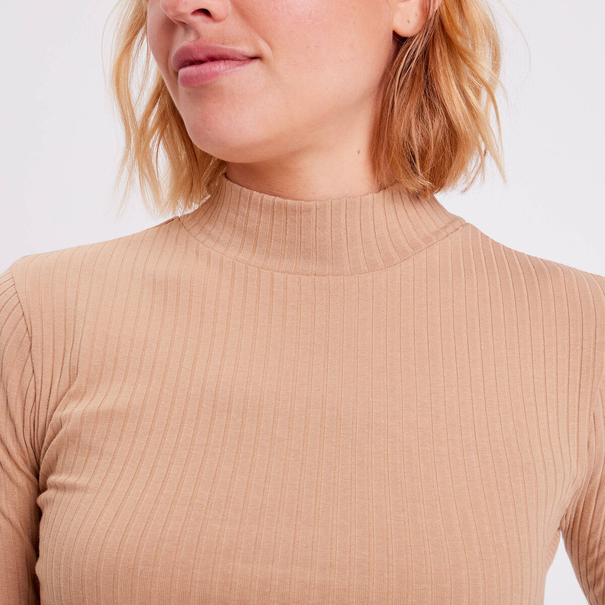 T-shirt côtelé col montant marron clair femme