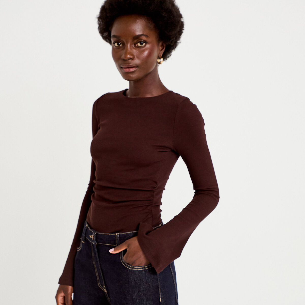 T-shirt ajust&eacute; col rond manches longues marron fonc&eacute; femme