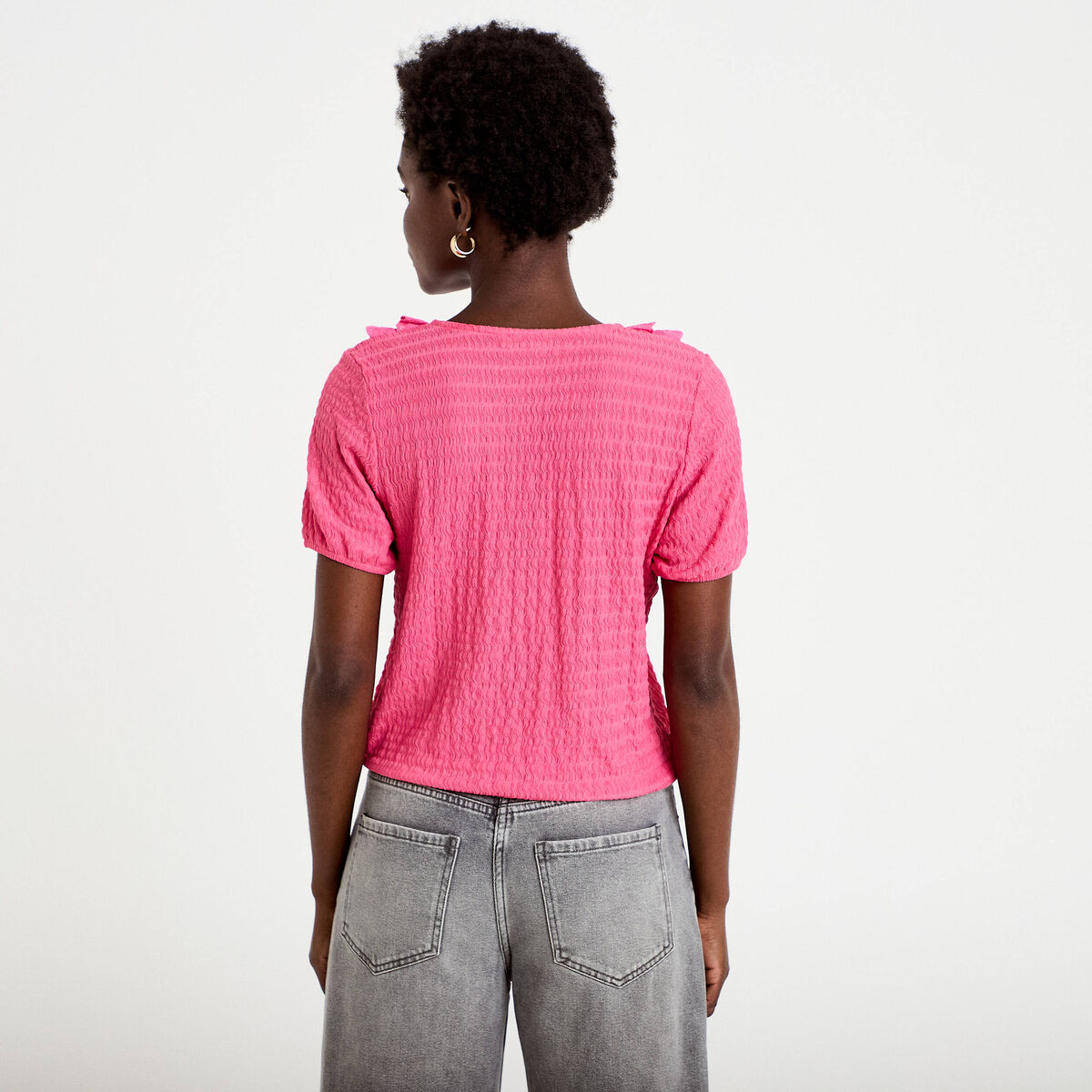Blouse pliss&eacute;e col v manches courtes rose fushia femme