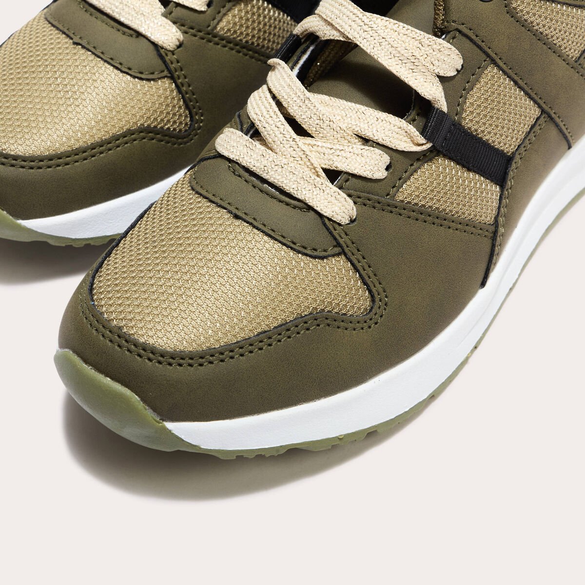 Baskets running à lacets vert kaki femme