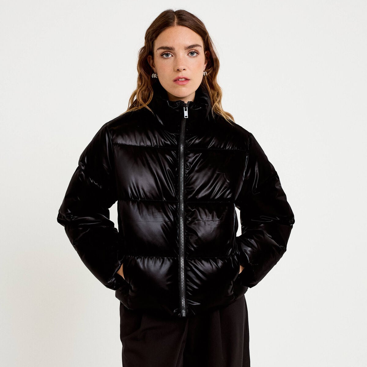 Doudoune cropped col montant brillante noir femme