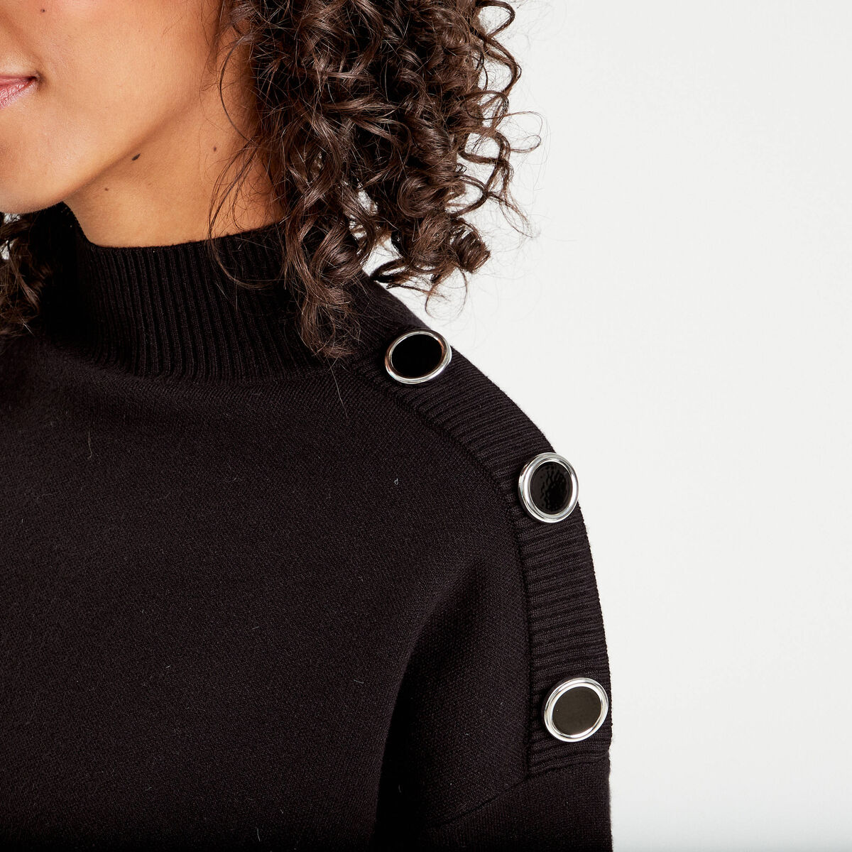 Pull col montant boutons noir femme