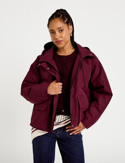 Veste courte bas resserr&eacute; &agrave; capuche bordeaux femme