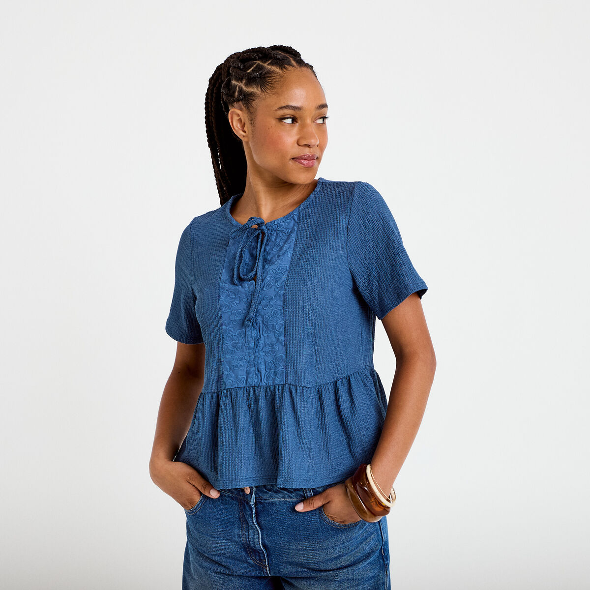 Blouse brod&eacute;e bleu fonc&eacute; femme