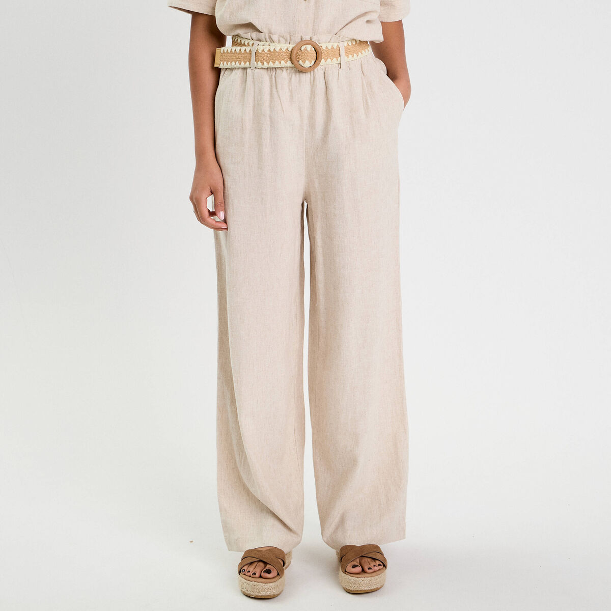 Pantalon large ceintur&eacute; contenant du lin beige femme