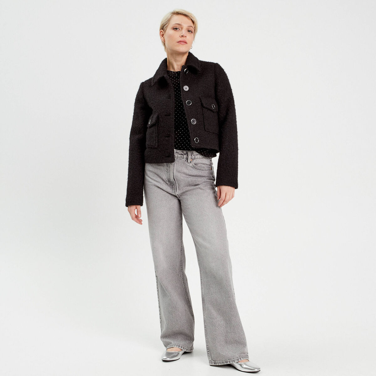 Pull avec clous et noeud noir femme