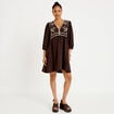 Robe droite courte col v manches 3/4 marron fonc&eacute; femme