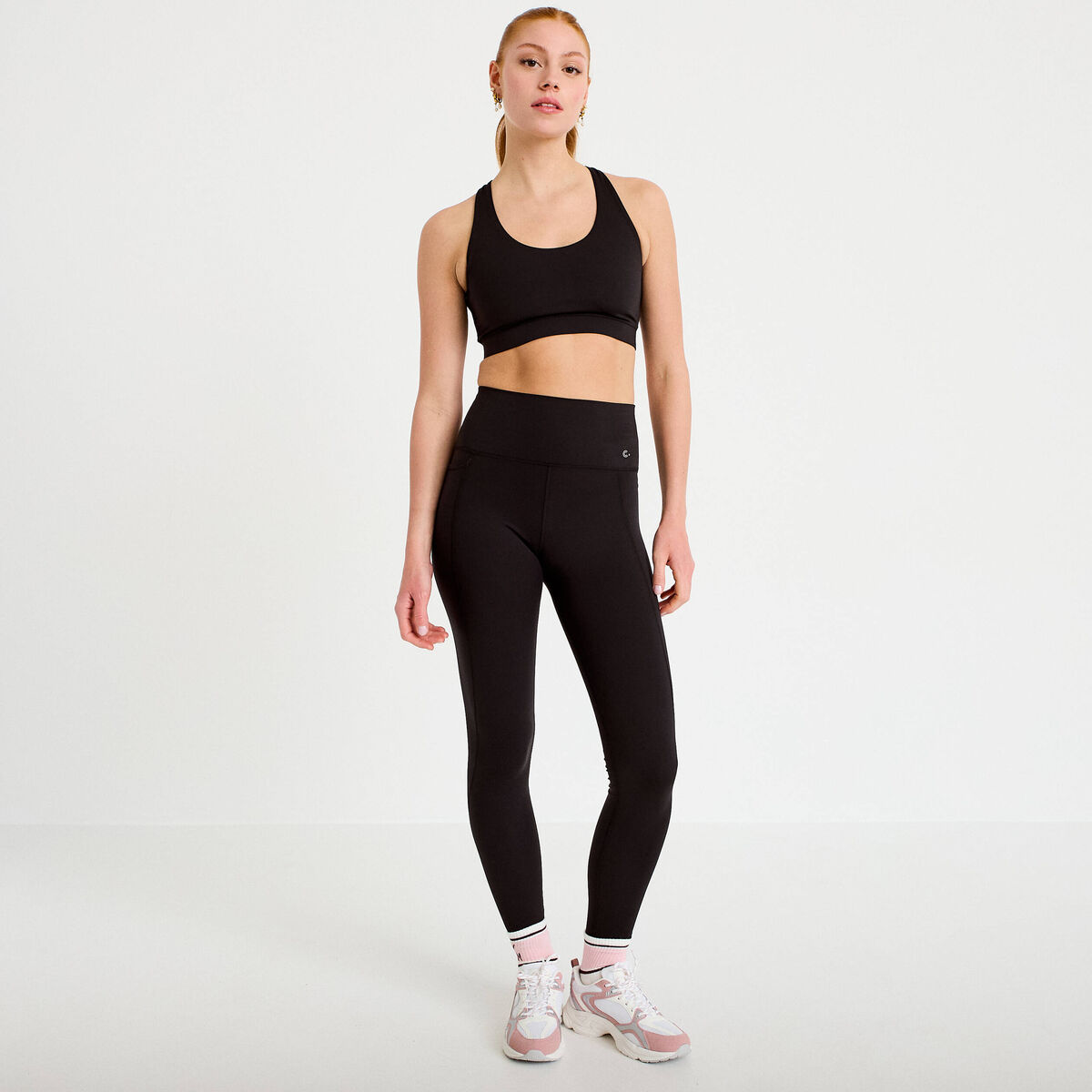Brassi&egrave;re de sport fines bretelles noir femme