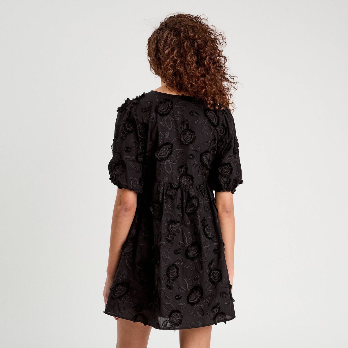 Robe évasée brodée noir femme