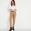 Pantalon cigarette ceintur&eacute; beige femme