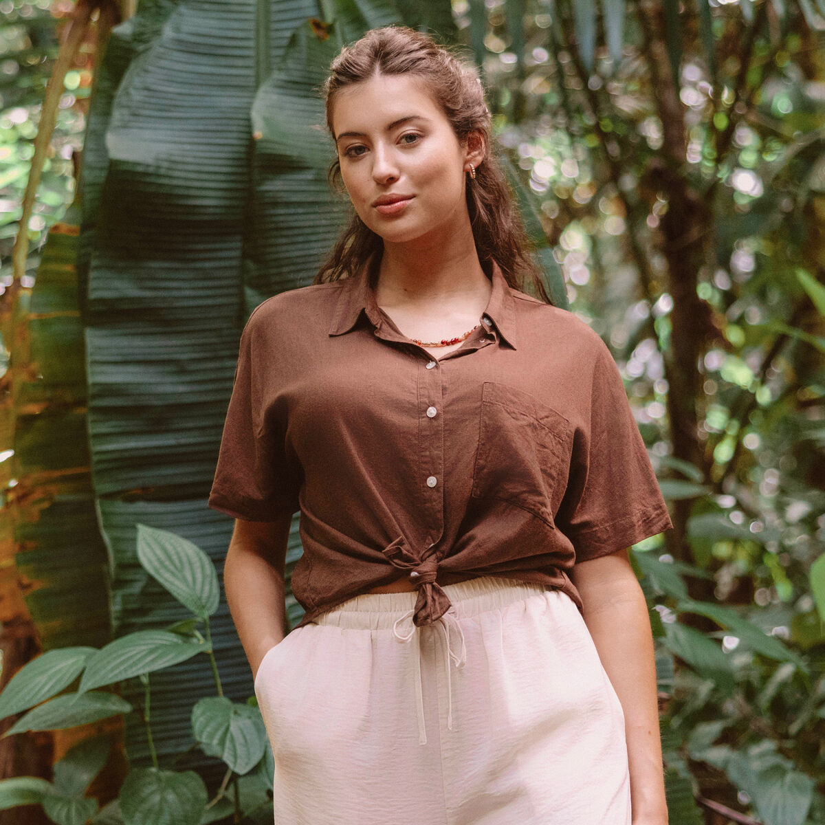 Chemise droite courte col classique marron femme