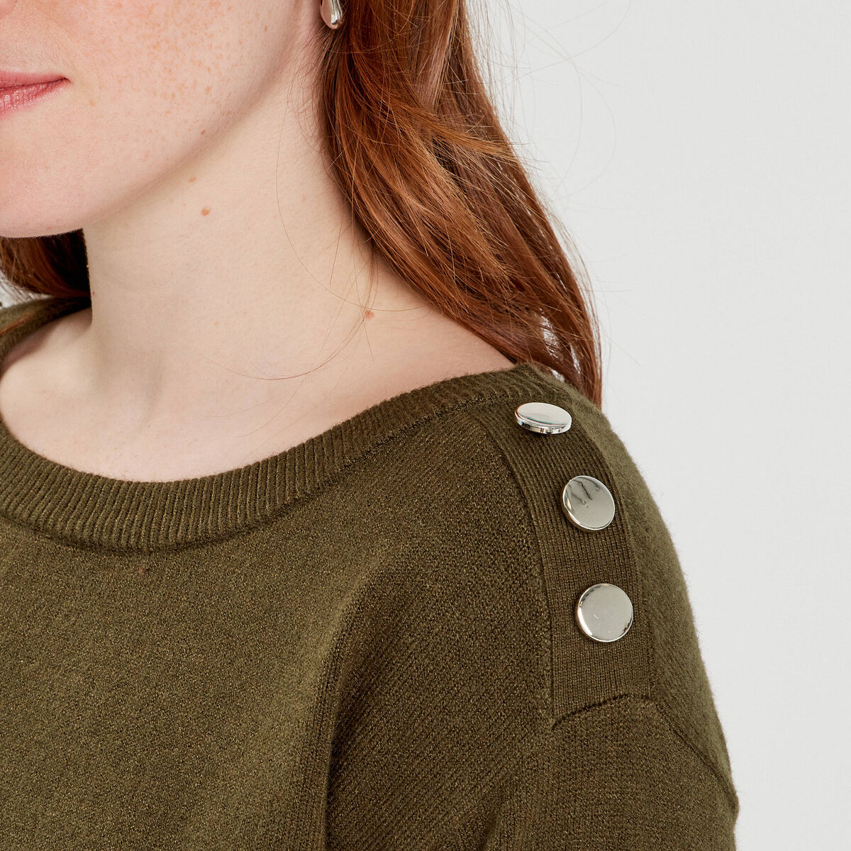 Pull avec boutons épaules vert kaki femme