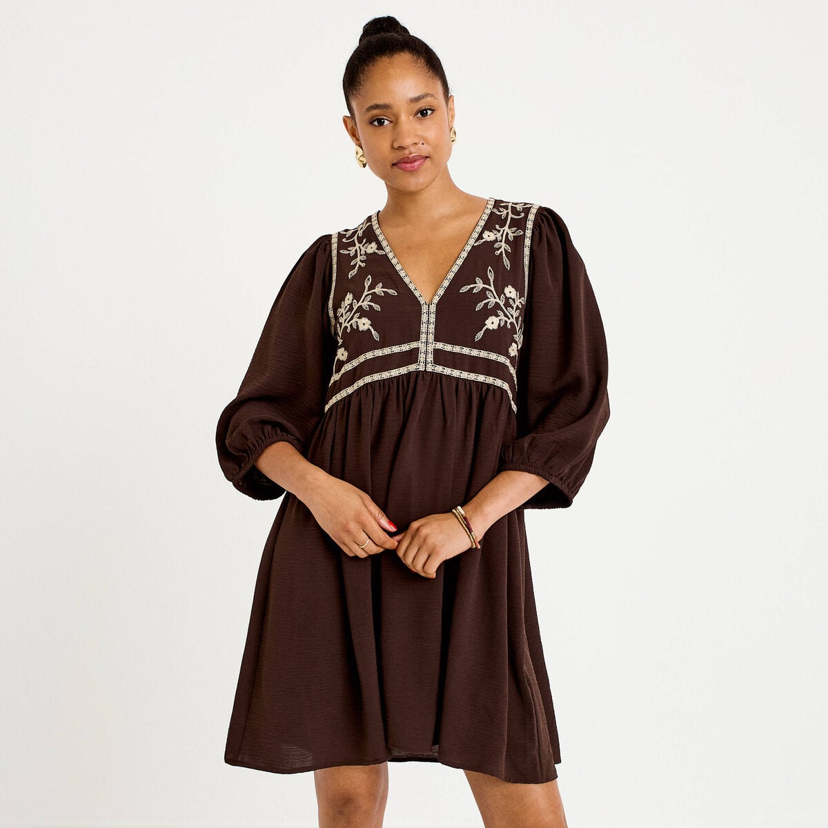 Robe droite courte col v manches 3/4 marron fonc&eacute; femme