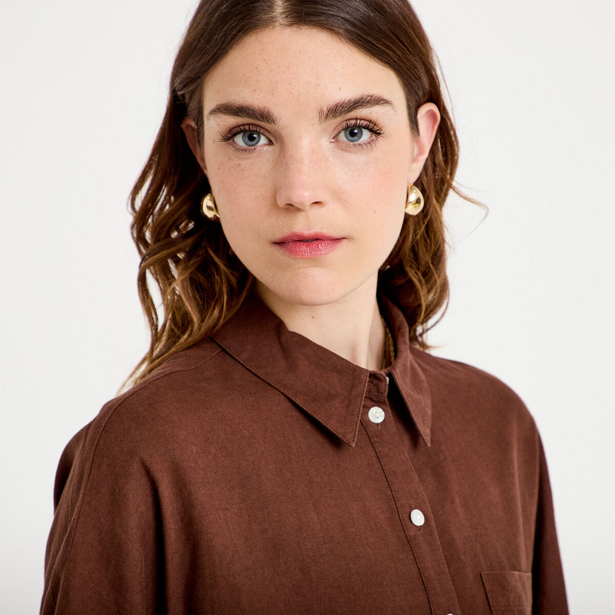 Chemise droite courte col classique marron femme