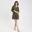Robe chemise &eacute;vas&eacute;e ceintur&eacute;e vert kaki femme