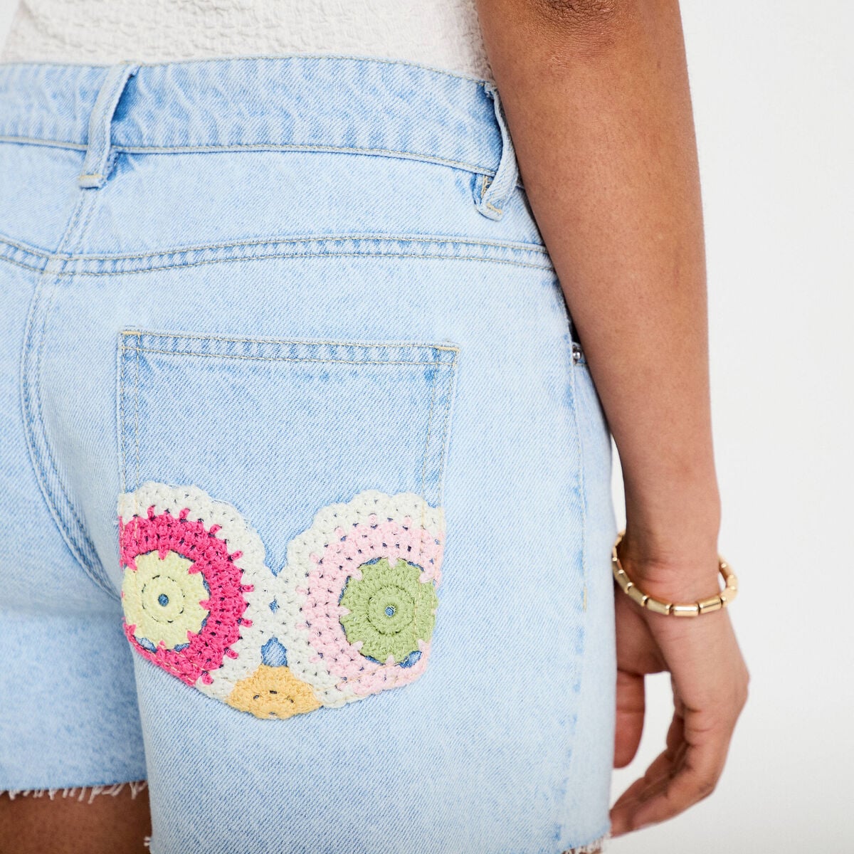 Short en jean taille basse denim bleach femme