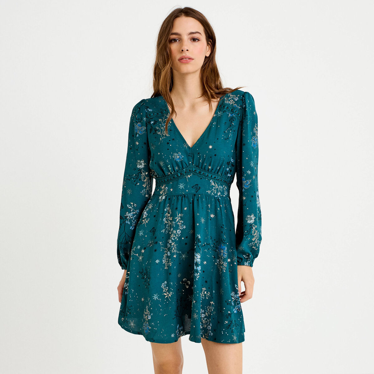 Robe courte &eacute;vas&eacute;e col v manches longues vert femme